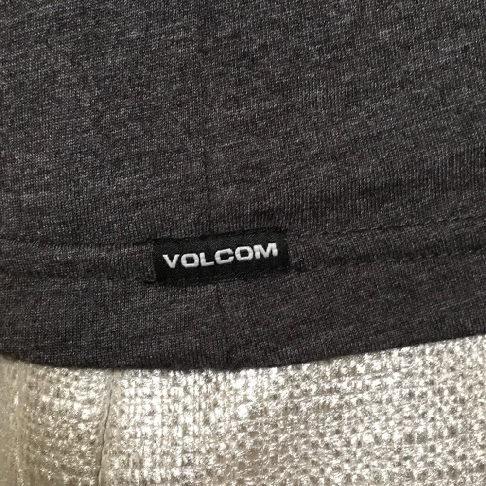 New Volcom gray T-shirt. - Picture 4 of 6